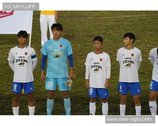 足球少年臭味四溢却依然追梦勇往直前的青春故事